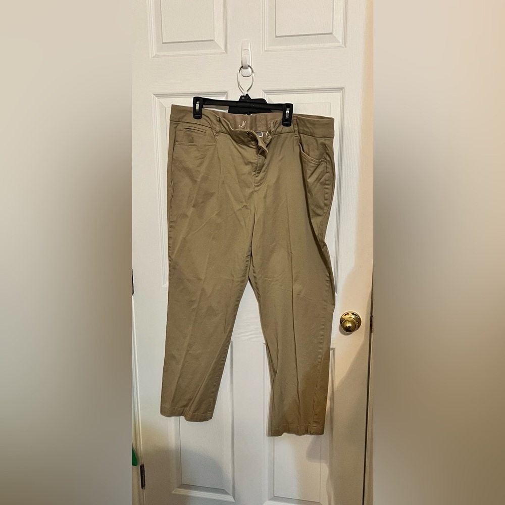 Plus Size Jm Collection Plus Size Capri Pants - image 1